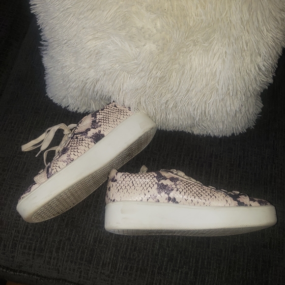 Steve Madden leather snake print sneakers - Picture 5 of 7